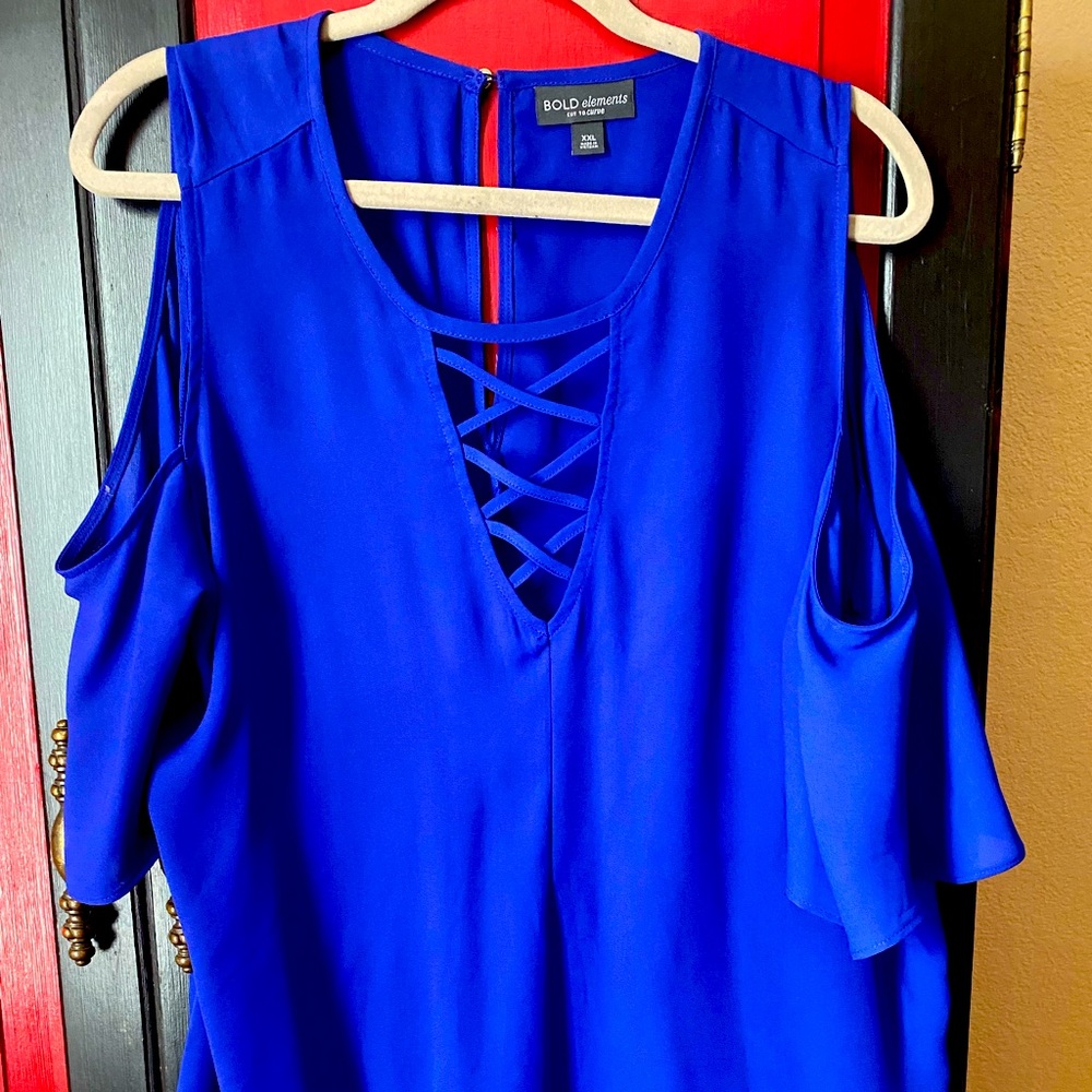 Cold shoulder top with detailed v-neck